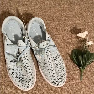 Cat and Jack girls baby blue slip-ons